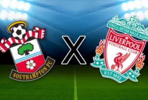 O Liverpool garantiu uma vitória emocionante sobre o Southampton por 3 a 2 hoje, 24 de novembro de 2024, em partida válida pela Premier League, no St. Mary’s Stadium. Os Reds começaram melhor, com Dominik Szoboszlai marcando um belo gol aos 30 minutos, colocando o time visitante na frente. Porém, o Southampton reagiu antes do intervalo, com Adam Armstrong empatando aos 42 minutos em um contra-ataque bem construído. No segundo tempo, os donos da casa continuaram pressionando e conseguiram virar o jogo aos 56 minutos, graças a Mateus Fernandes, que aproveitou uma falha defensiva. Contudo, o Liverpool mostrou resiliência. Mohamed Salah, grande destaque do time, brilhou ao marcar dois gols decisivos: o primeiro aos 65 minutos, empatando o jogo, e o segundo, de pênalti, aos 83 minutos, selando a vitória dos Reds. Com este resultado, o Liverpool mantém a liderança da Premier League, enquanto o Southampton segue na lanterna da competição. A partida demonstrou a força ofensiva dos Reds e a determinação de Salah, mas também ressaltou a necessidade de ajustes defensivos para os próximos desafios​ PREMIER LEAGUE ​ EUROSPORT ​ SOFASCORE . Você disse: faça um titulo um resumo e tags sem # e separadas por virgula O ChatGPT disse: ChatGPT Título: Liverpool vence Southampton em partida emocionante na Premier League Resumo: O Liverpool conquistou uma vitória dramática sobre o Southampton por 3 a 2 no St. Mary’s Stadium. Dominik Szoboszlai abriu o placar, mas os donos da casa reagiram com gols de Adam Armstrong e Mateus Fernandes. Mohamed Salah foi o herói dos Reds, marcando duas vezes, incluindo um gol de pênalti, garantindo o triunfo e mantendo o Liverpool no topo da Premier League. Tags: Liverpool, Southampton, Premier League, Mohamed Salah, Dominik Szoboszlai, Mateus Fernandes, Adam Armstrong, futebol, vitória, esportes, liderança ChatGPT pode cometer erros. Considere verificar informações