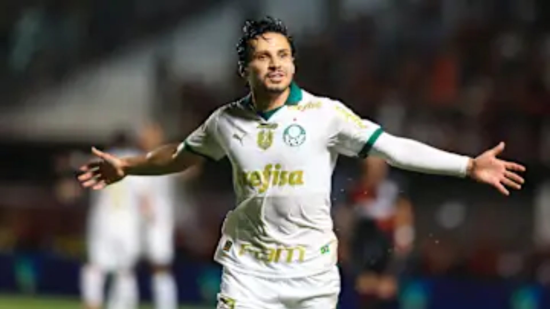 Em 18 segundos, Palmeiras assume liderança do Brasileirão: de Veiga em Goiânia a Alerrandro no Rio" Resumo (251 palavras): A 34ª rodada do Campeonato Brasileiro foi marcada por dois gols em apenas 18 segundos, que mudaram a tabela da competição e colocaram o Palmeiras na liderança. Aos 19 minutos do primeiro tempo, Raphael Veiga abriu o placar para o Verdão contra o Atlético-GO, em Goiânia, com um gol dentro da área. Apenas instantes depois, Alerrandro, do Vitória, balançou as redes no Nilton Santos, contra o Botafogo. O gol de Veiga, ocorrido às 19h49min46s, colocou o Palmeiras na liderança do campeonato, mas foi o gol de Alerrandro, aos 19h50min04s, que consolidou a posição do time paulista. Nesse momento, o Palmeiras se tornou líder isolado, com 70 pontos e 21 vitórias, enquanto o Botafogo caiu para a segunda posição, com 70 pontos e 20 vitórias. Embora o Botafogo tenha empatado com o Vitória por 1 a 1, perdeu a liderança às vésperas de uma final antecipada contra o Verdão. O Palmeiras, que ainda tem duas partidas importantes pela frente, pode se consagrar tricampeão da Série A se vencer os próximos jogos. Restam apenas três rodadas para o fim do Brasileirão, e a disputa está acirrada para definir o campeão. Resumo (20 palavras): Dois gols em 18 segundos colocaram o Palmeiras na liderança isolada do Campeonato Brasileiro, faltando três rodadas para o fim. Tags: Campeonato Brasileiro, Palmeiras, liderança, vitória, Veiga, Alerrandro, Botafogo, Vitória, Atlético-GO, futebol, Série A, 34ª rodada, gols, título, final antecipada, Brasil, campeonato, futebol brasileiro, futebol nacional, campeonato nacional.